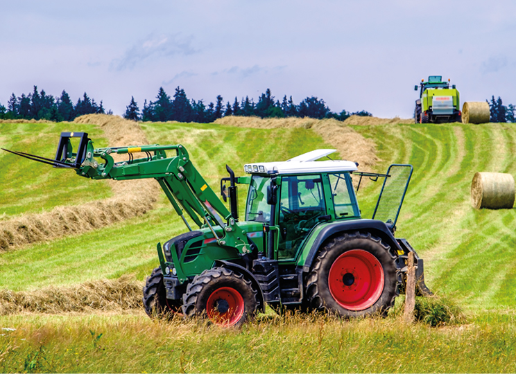 Bild von einem Trecker auf einem Feld