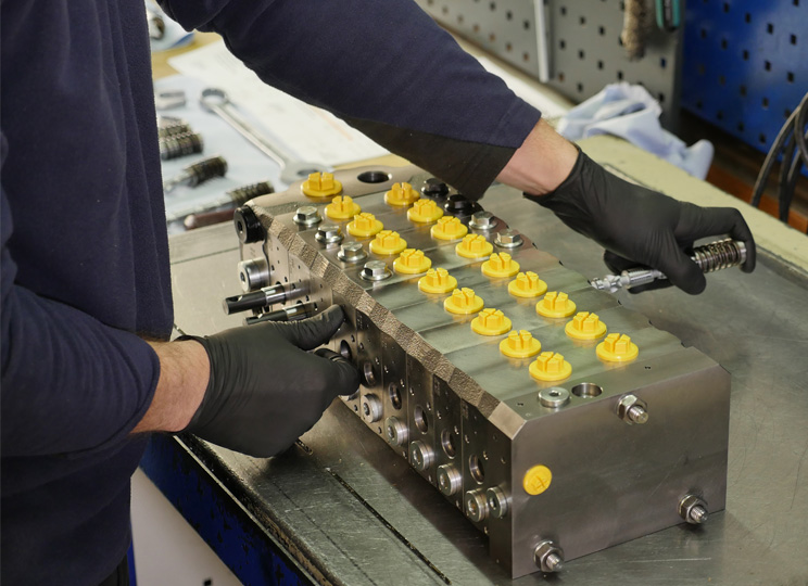 Montage eines Hydraulikventilblocks