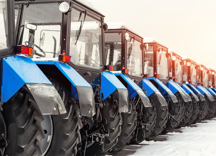 Traktoren zum Verkauf aufgereiht